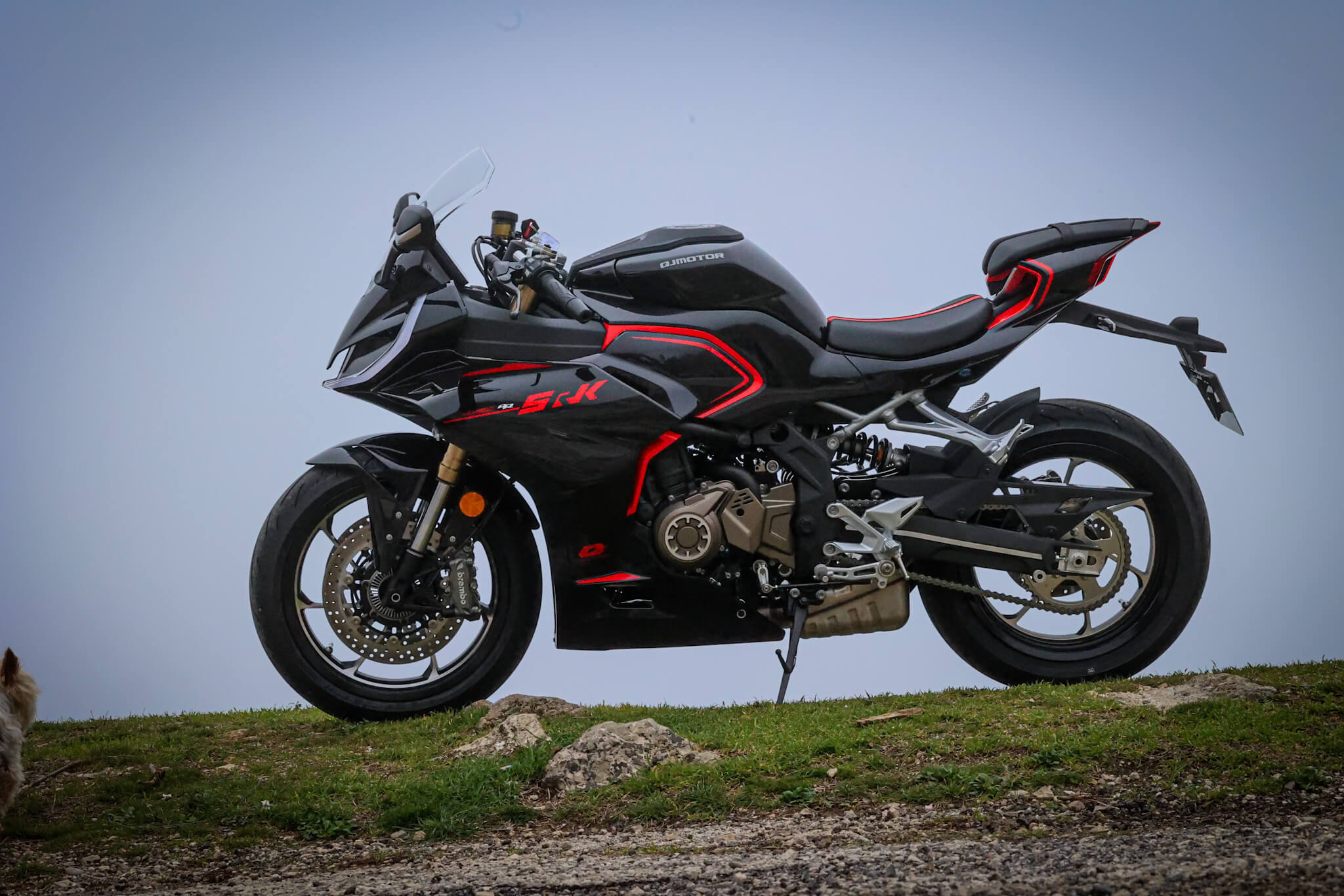 QJMOTOR SRK 421 RR détail carénage