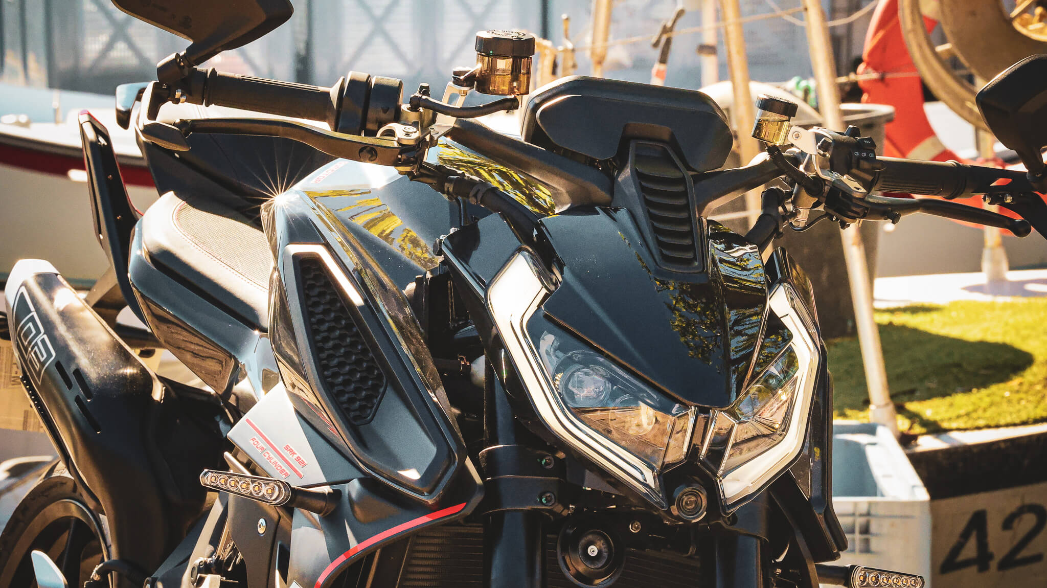 QJMOTOR SRK921 vue latérale