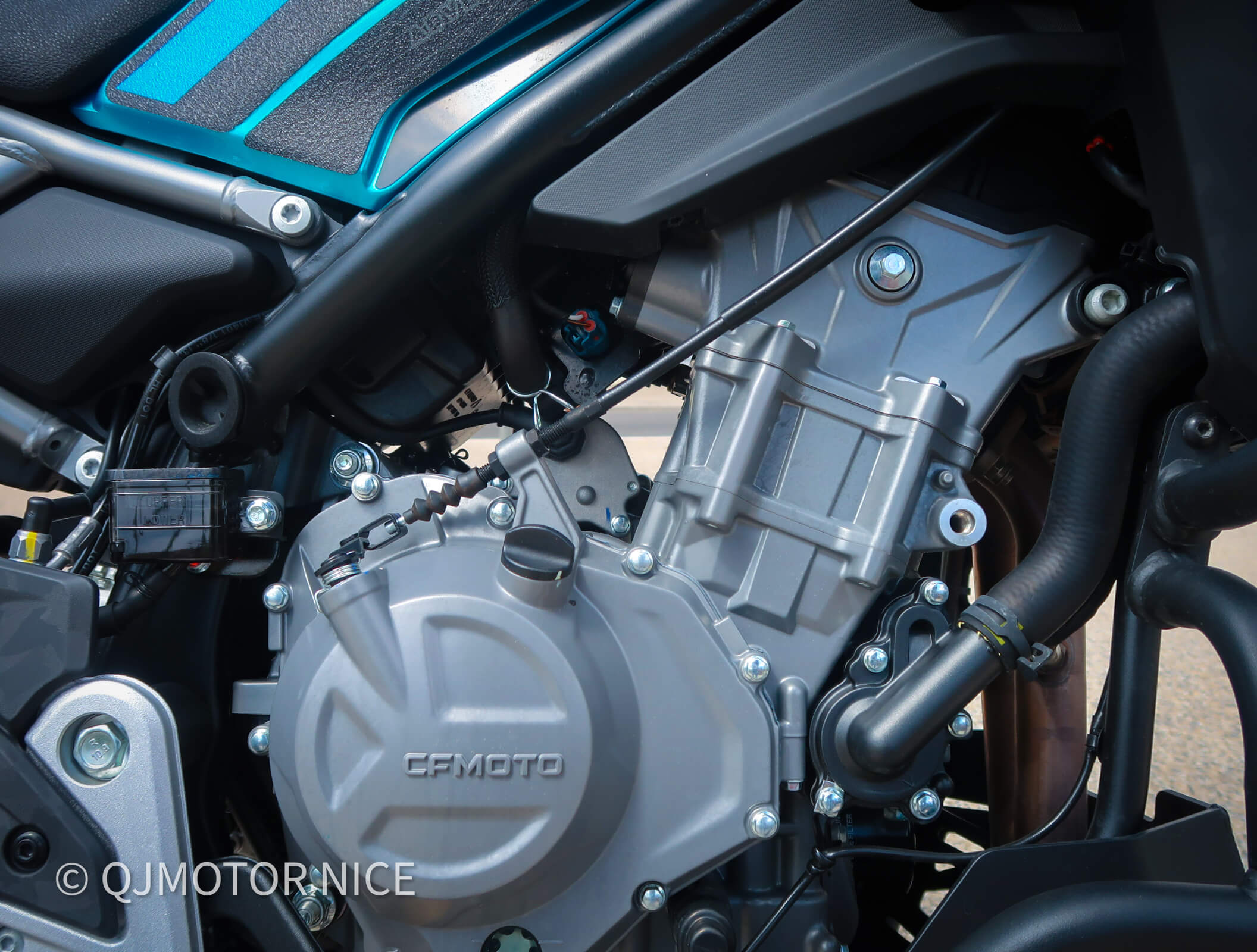 CFMoto 450MT poste de conduite