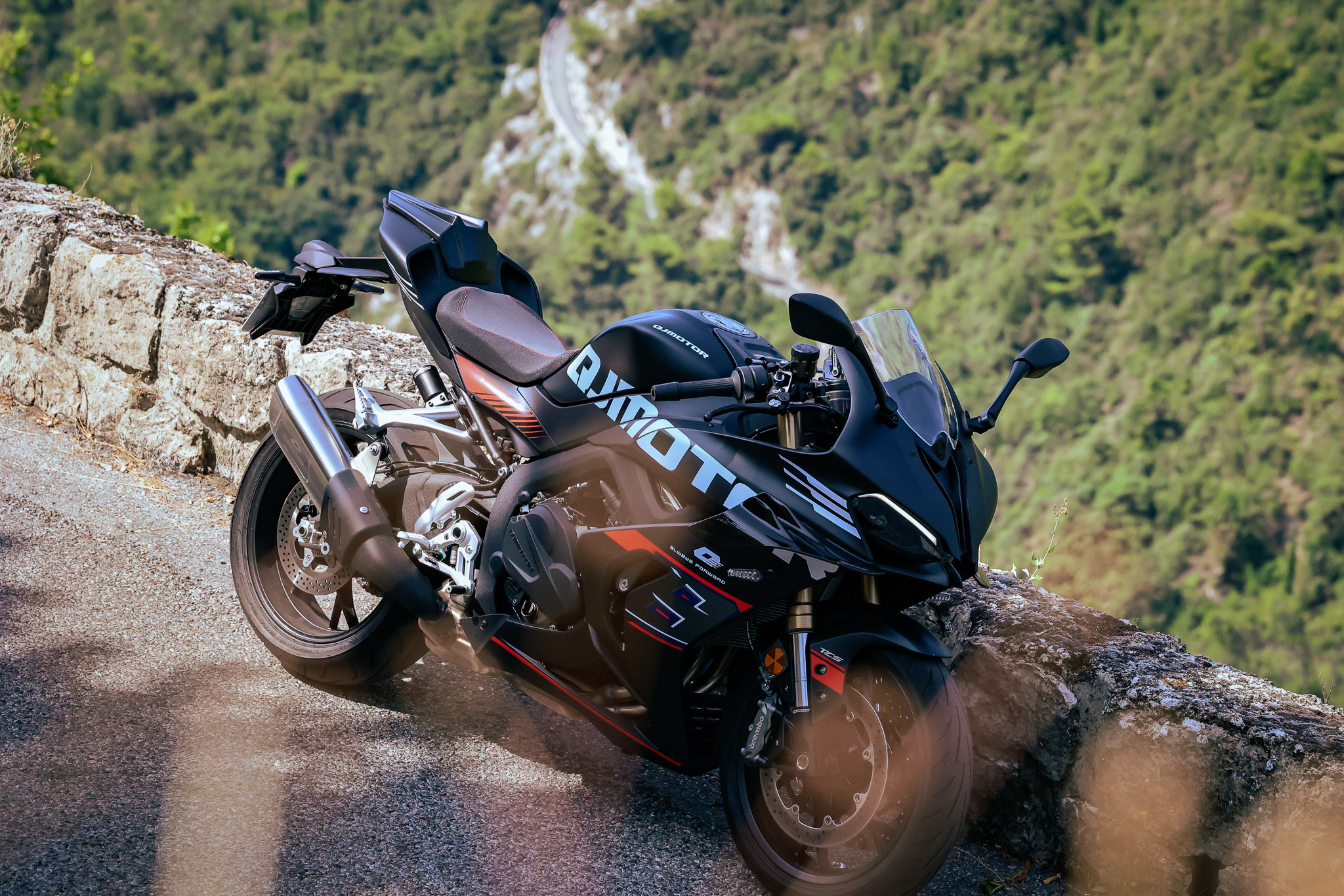 QJMotor SRK 800 RS disponible à l'essai