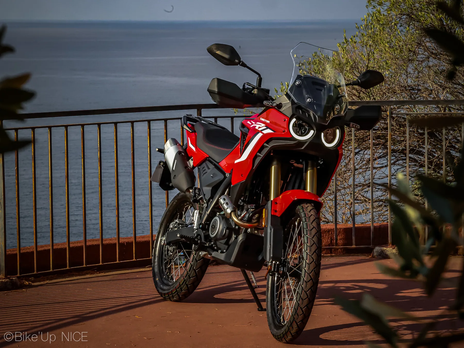 QJMOTOR SRT 125 DX vue latérale chez QJMOTOR Nice