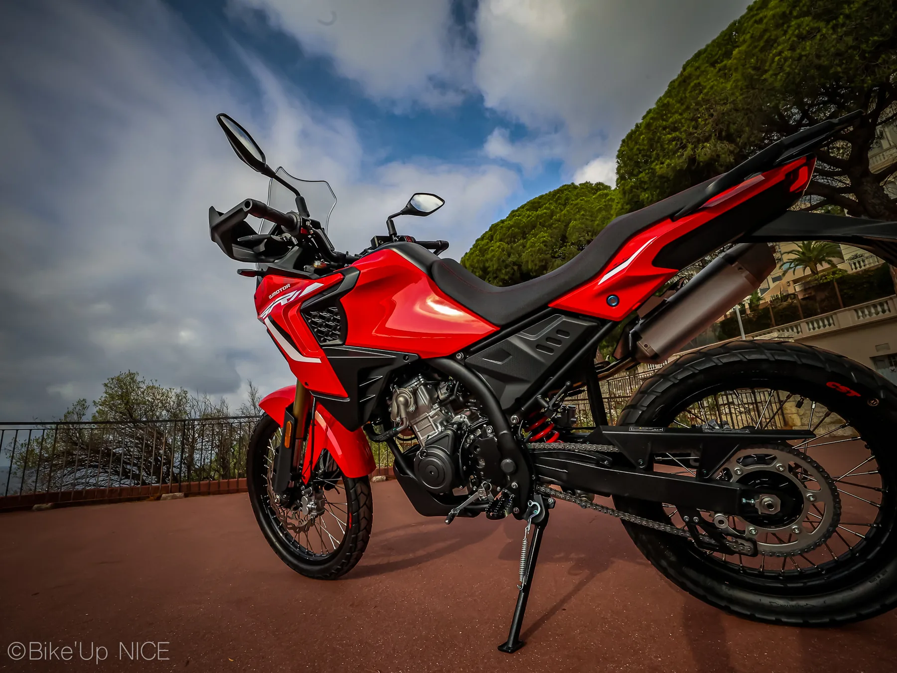 Porte-bagages arrière de la QJMOTOR SRT 125 DX